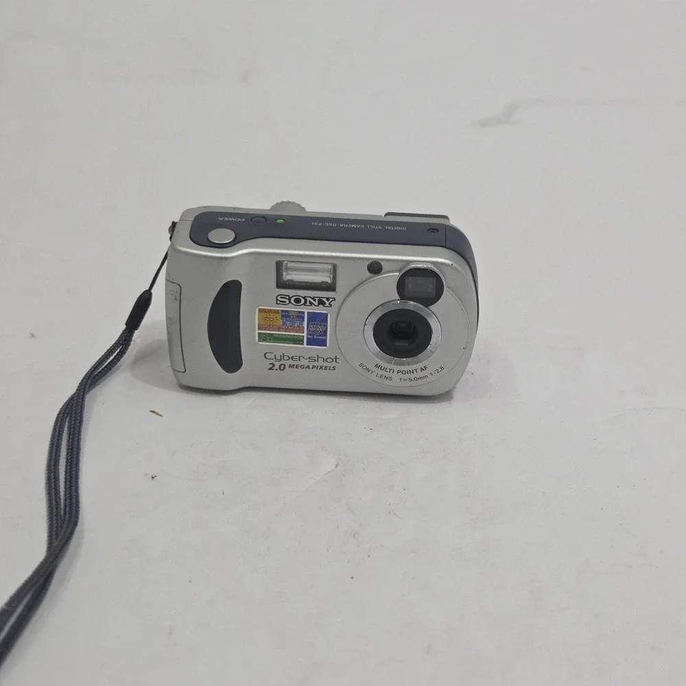 Sony Cyber-shot DSC-P31 2.0MP Compact Digital Camera Silver with Case